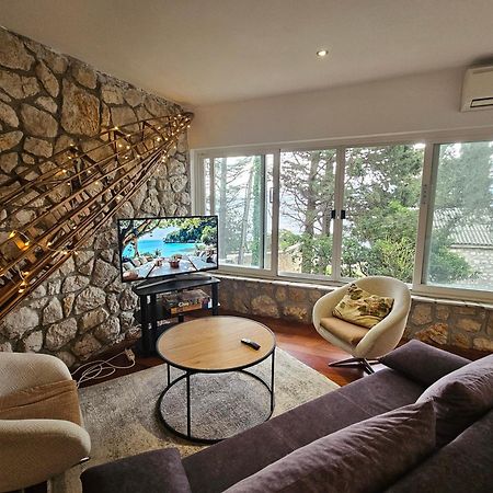 Novi Escape 2 Beachfront 4 Star Apartment Нови Винодолски Екстериор снимка